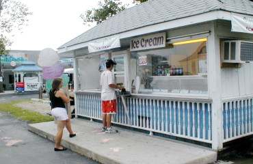 DipperDan’sIceCream Stand